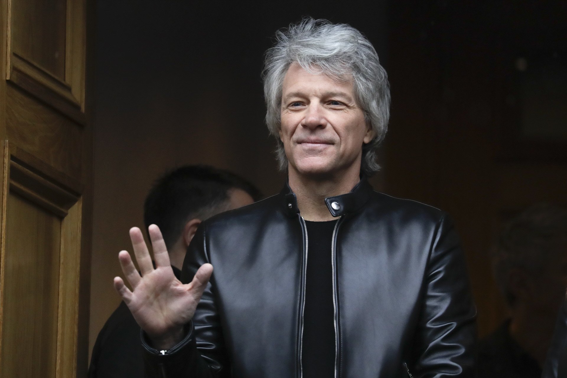 Jon Bon Jovi evita que una mujer salte desde un puente en Nashville