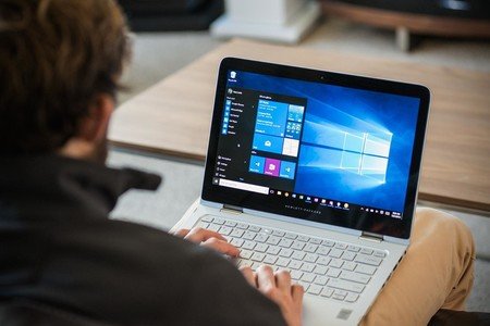 Windows innova: una funció que permet mirar sempre a càmera en videotrucades