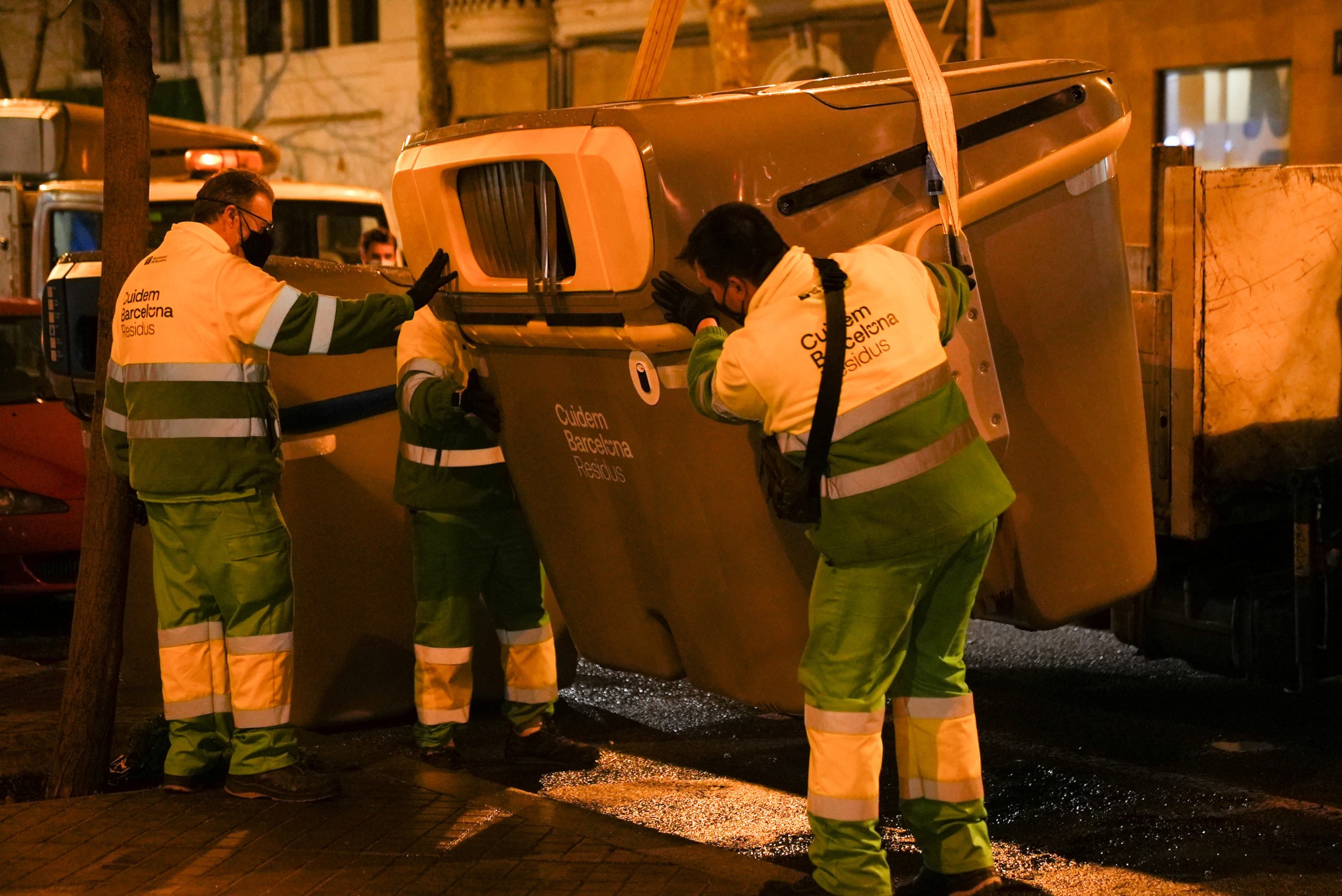 Comença la substitució de contenidors en cinc districtes de Barcelona