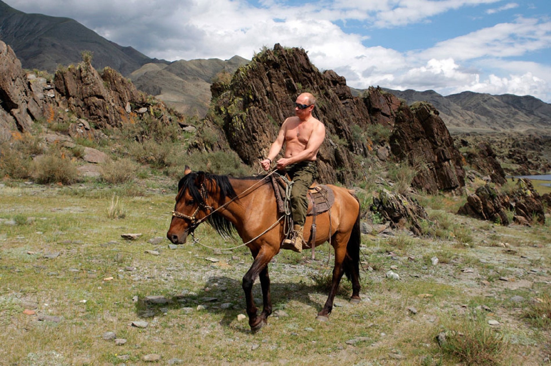 presidente rusia vladimir putin caballo