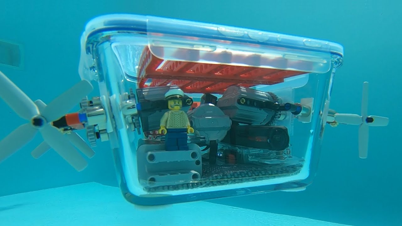Així és el submarí casolà fet amb un tàper d'Ikea ​​i peces de Lego