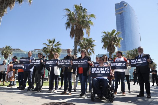 Protesta CatalanGate  hotel Vela, Albert Batet, Xavier Antich, Carles Riera - Foto: Montse Giralt