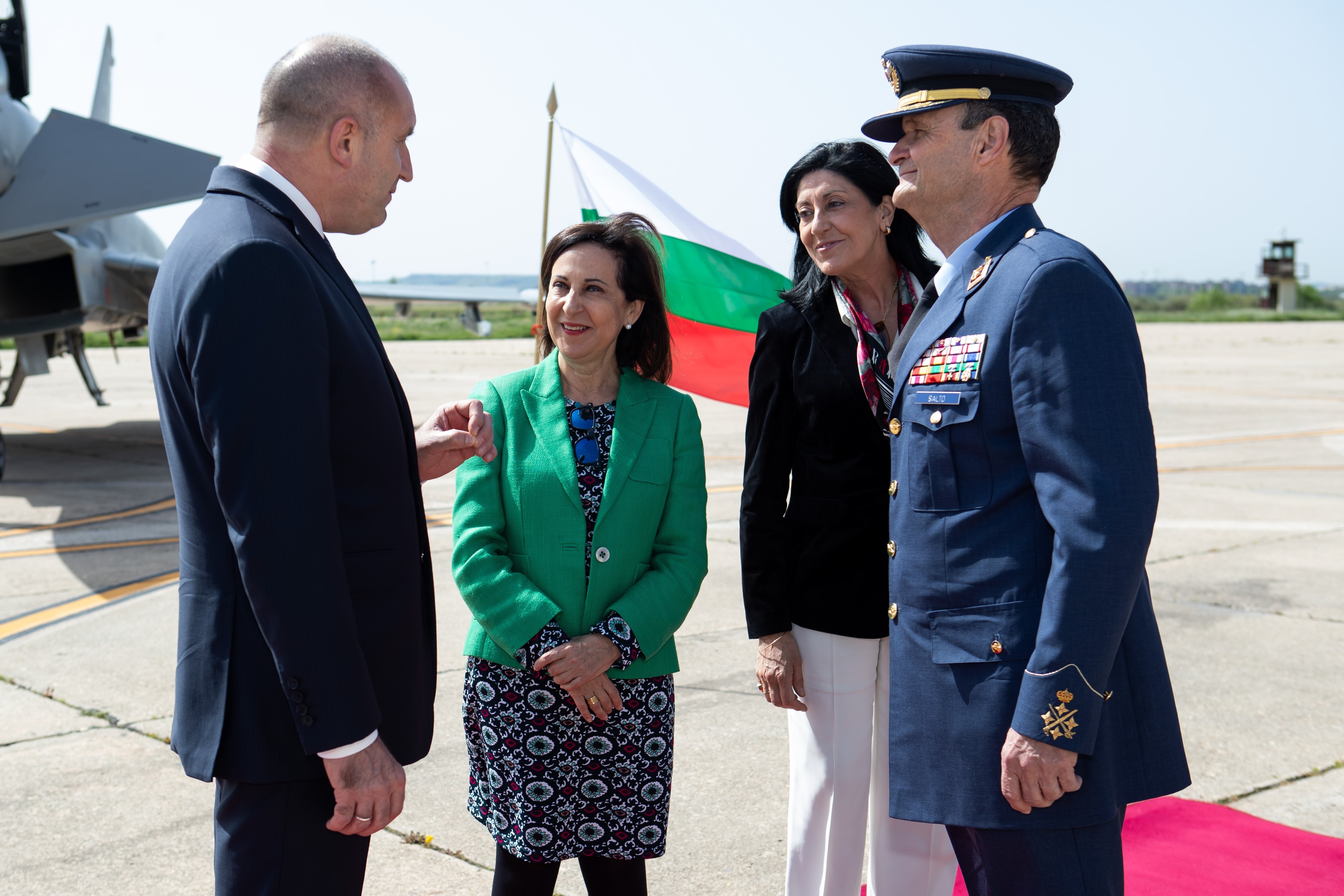EuropaPress ministra defensa margarita robles junto presidente bulgaria rumen radev y Esperanza Casteleiro