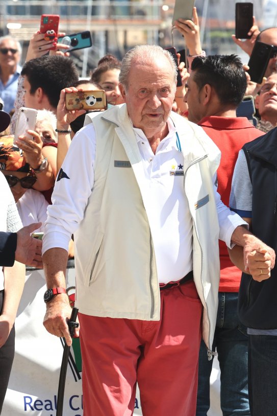 Juan Carlos en Sanxenxo bastón EuropaPress