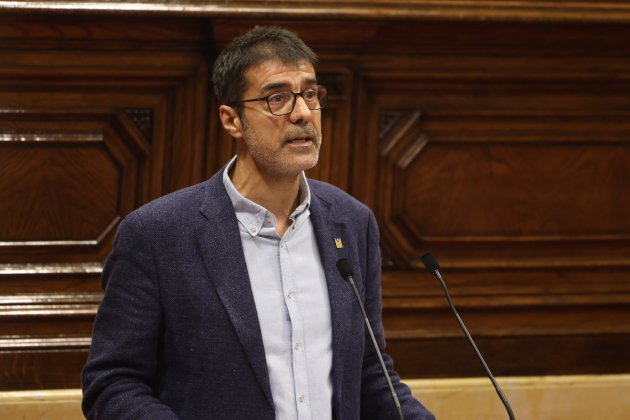 Francesc Ten i Costa lleno parlamento aval ley catalán escuela Junts / Foto: Sergi Alcàzar