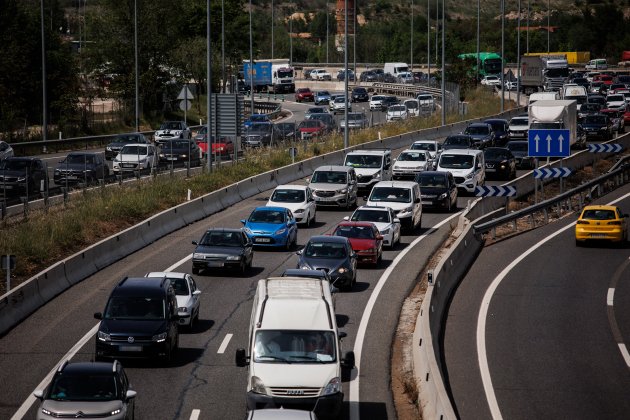 operació sortida, embussos autopista caravanes, trànsit|tràfic, cotxes, turismes / Foto: Europa Press