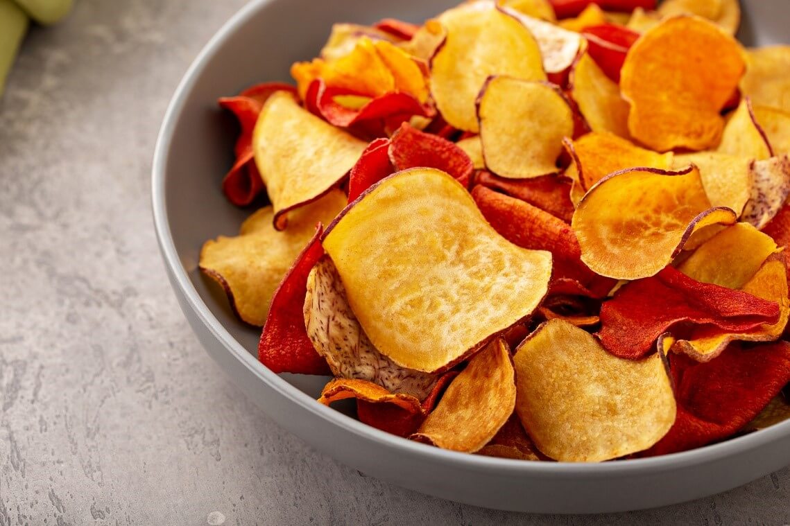 Nachos, patates fregides o xips, quins són més saludables? La OCU, respon