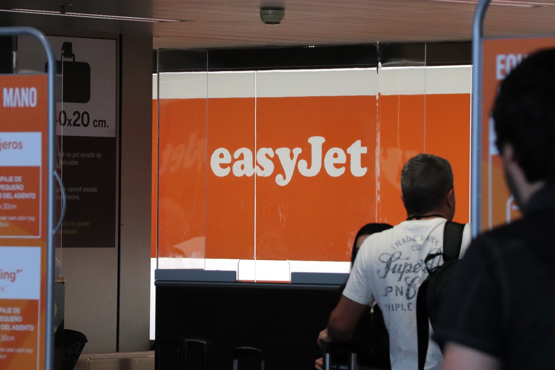 La vaga d'EasyJet provoca dotze vols amb retard a l'aeroport del Prat