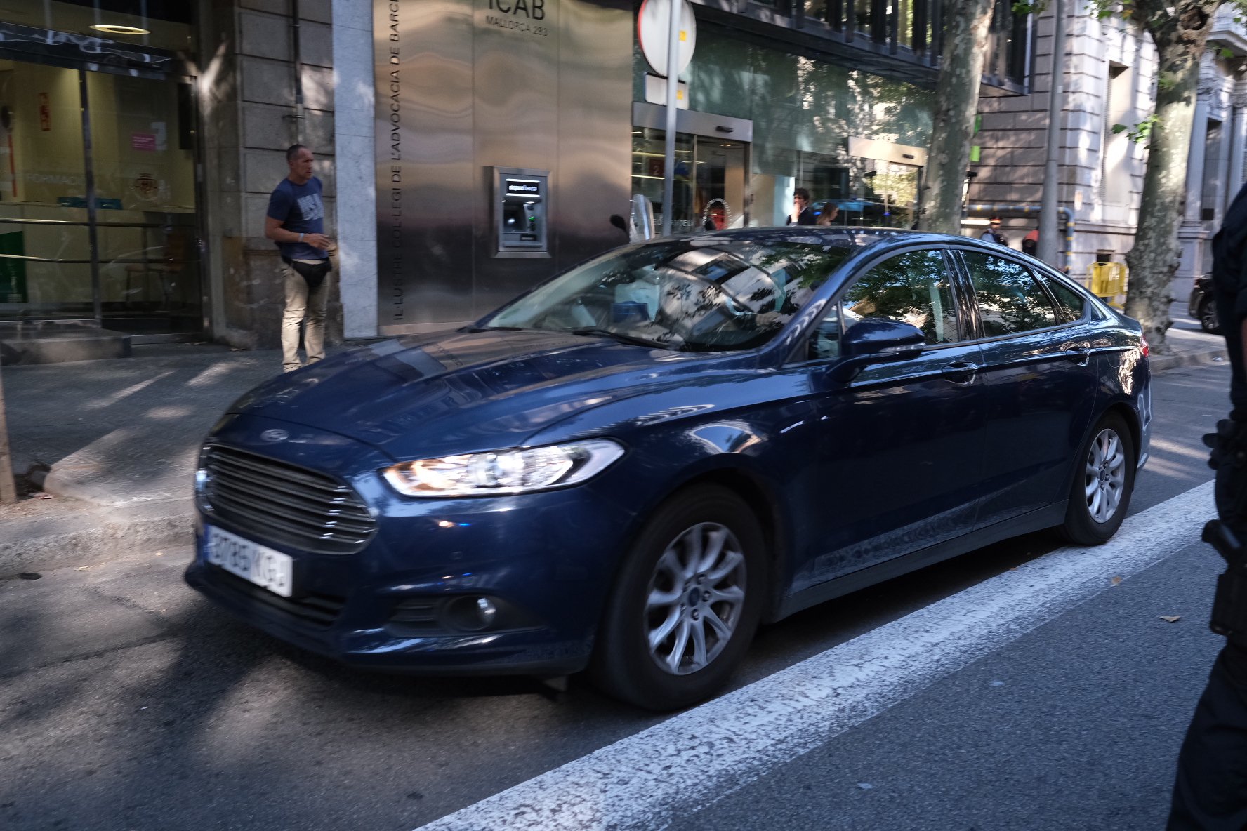 Coche de Manuel Marchena, que se marcha de la protesta al Colegio de la Abogacía Carlos Baglietto