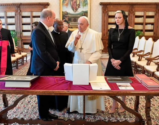 Alberto II, Charlene de Mónaco y el Papa Francisco