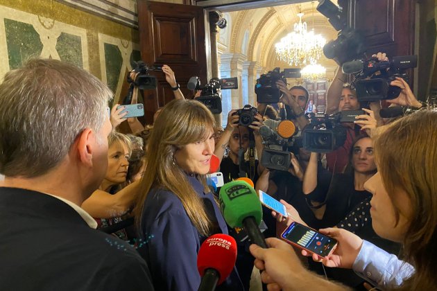 Laura Borras atent els periodistes / Carme Rocamora