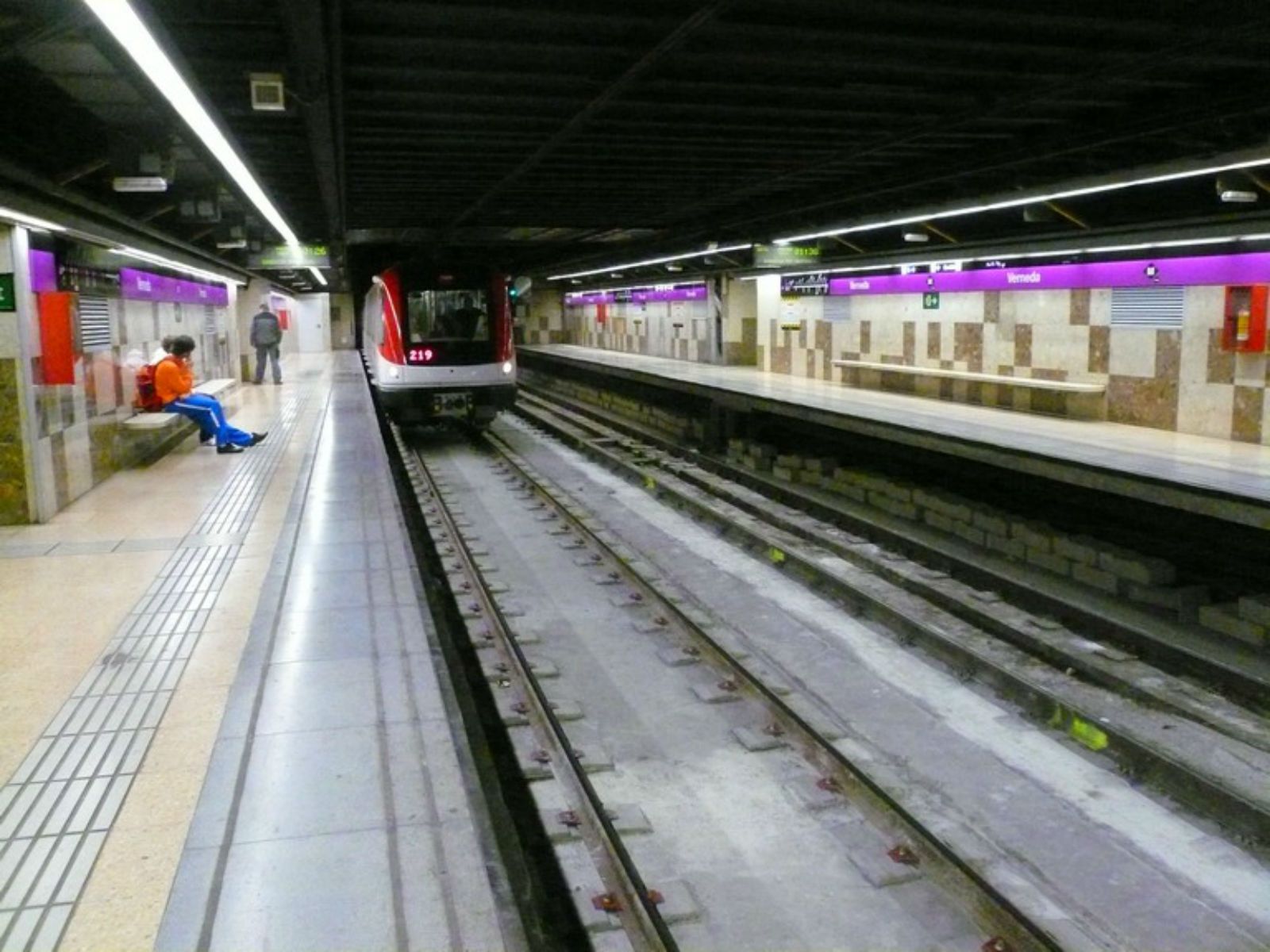 La L2 del Metro cerrará en agosto entre La Pau y Badalona Pompeu Fabra