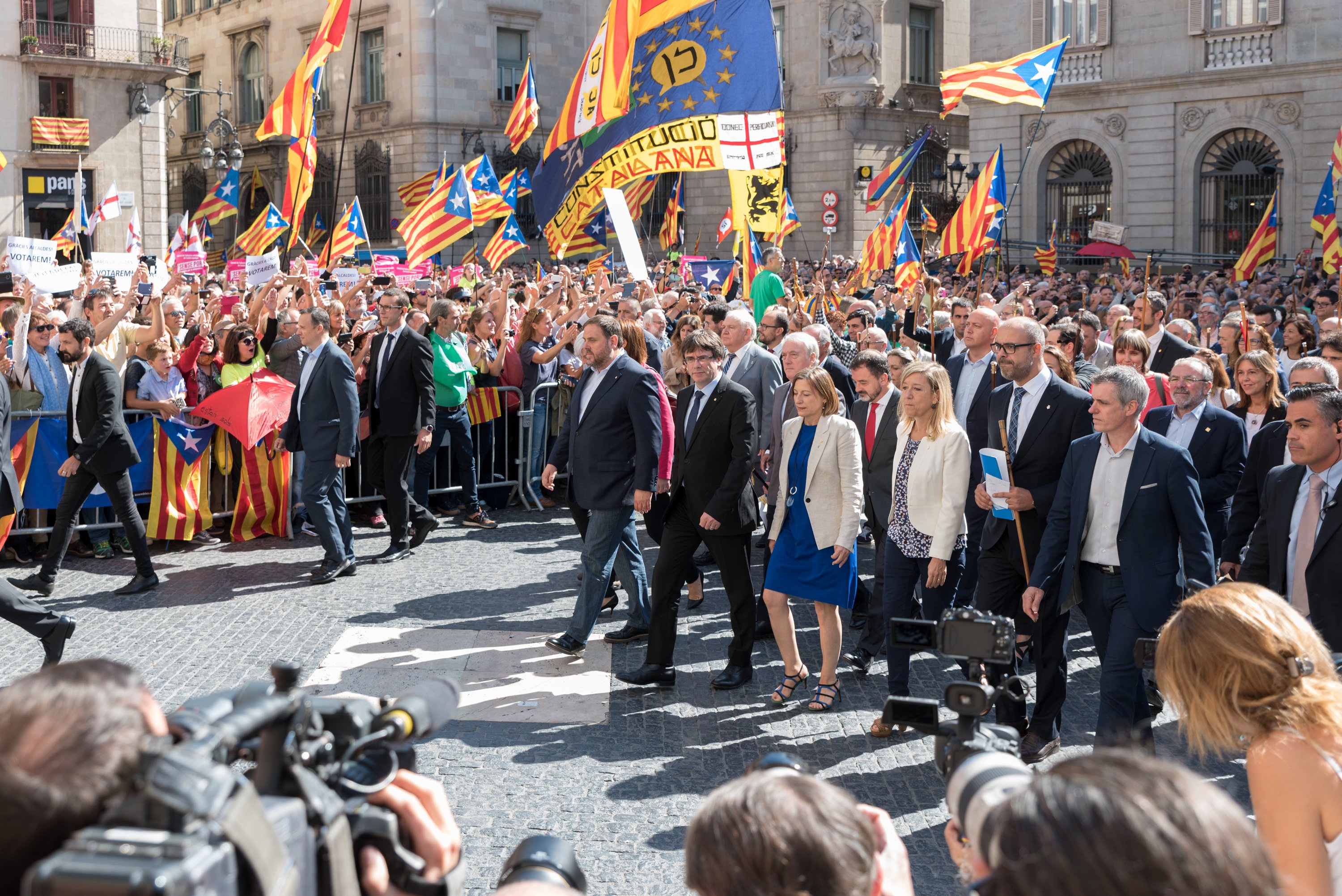 La AMI llama a las 700 alcaldías de la entidad a recibir Carles Puigdemont