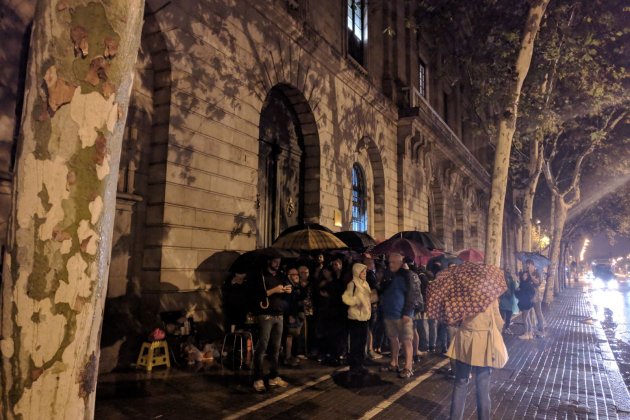 Gent Han vingut Mossos a Llotja de Mar Maria Carbó