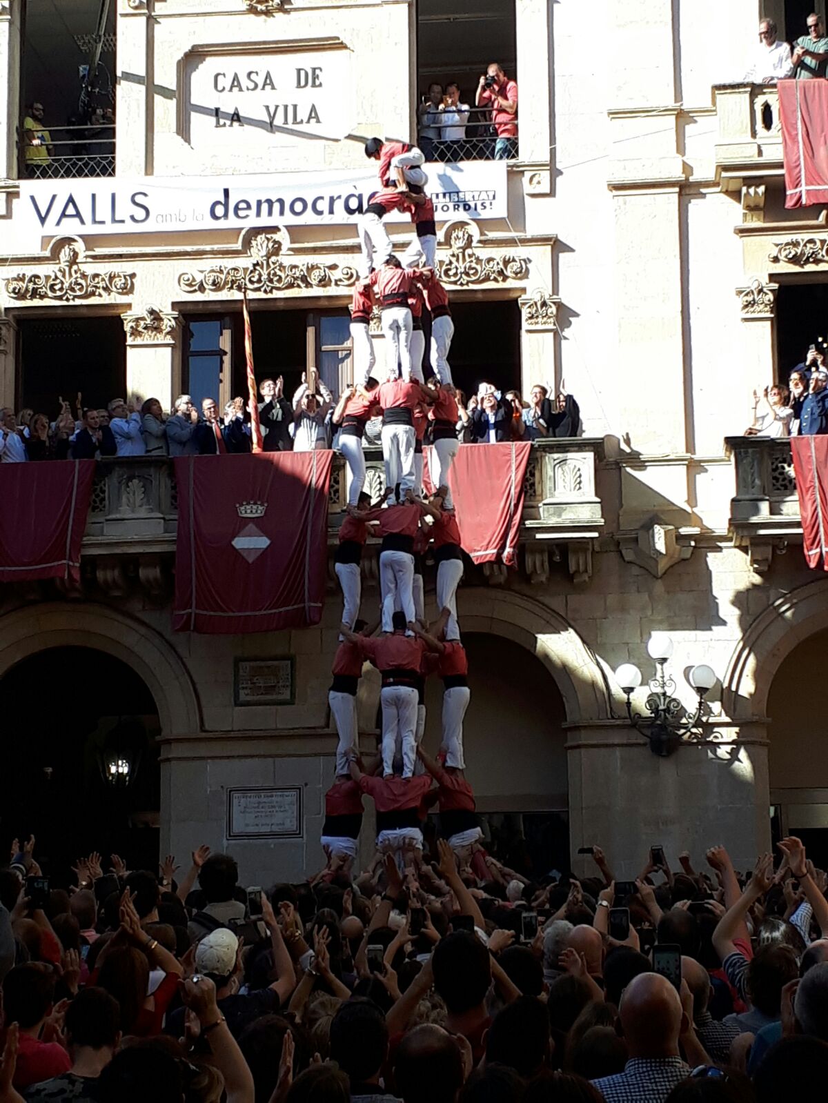 El colla Vella mantiene el reinado en Valls