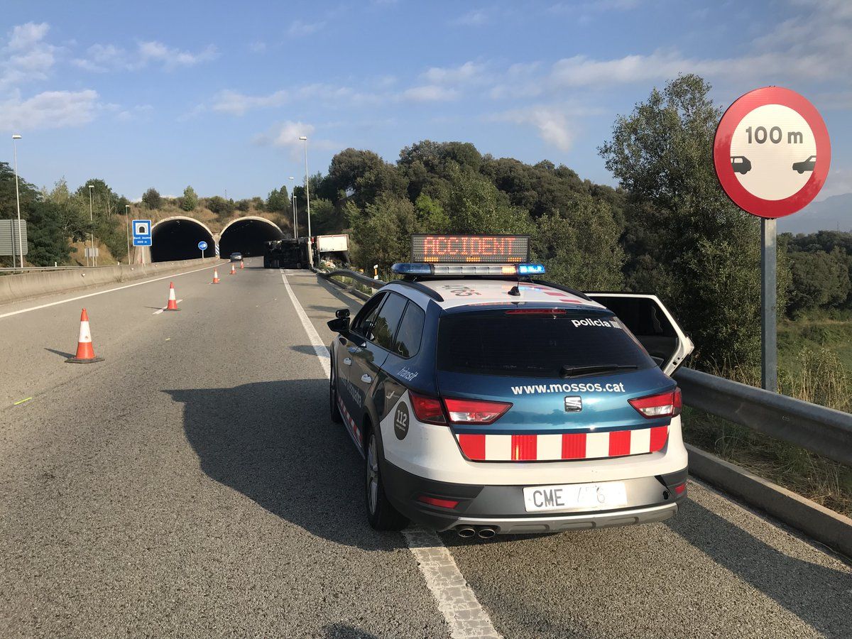 Afectaciones al tráfico por el accidente de autobús en la C-32 entre Tordera y Santa Susanna