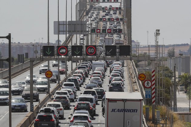 Operación salida puente Quinto Centenario S 30, Sevilla, tráfico / Foto: José Manuel Vidal/Efe