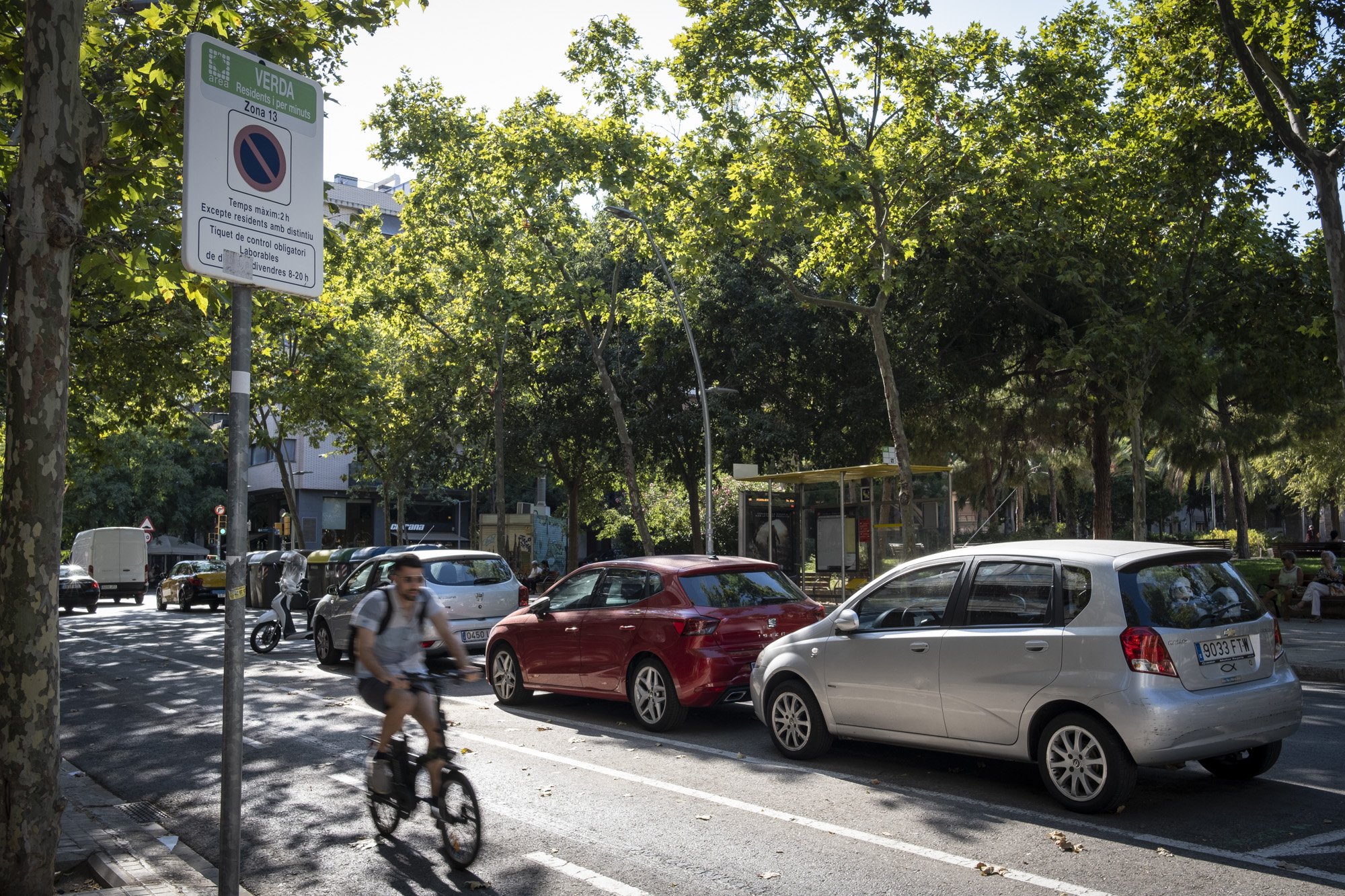 Un error deja temporalmente sin zona verde de aparcamiento a 16 comerciantes de Barcelona