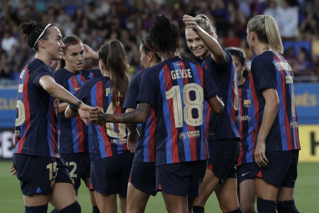 jugadoras Barca celebrando gol Geyse Ferreira Trofeu Joan Gamper / Foto: EFE