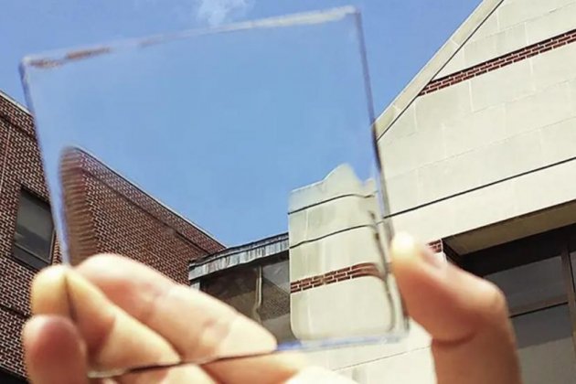 Panell solar transparent