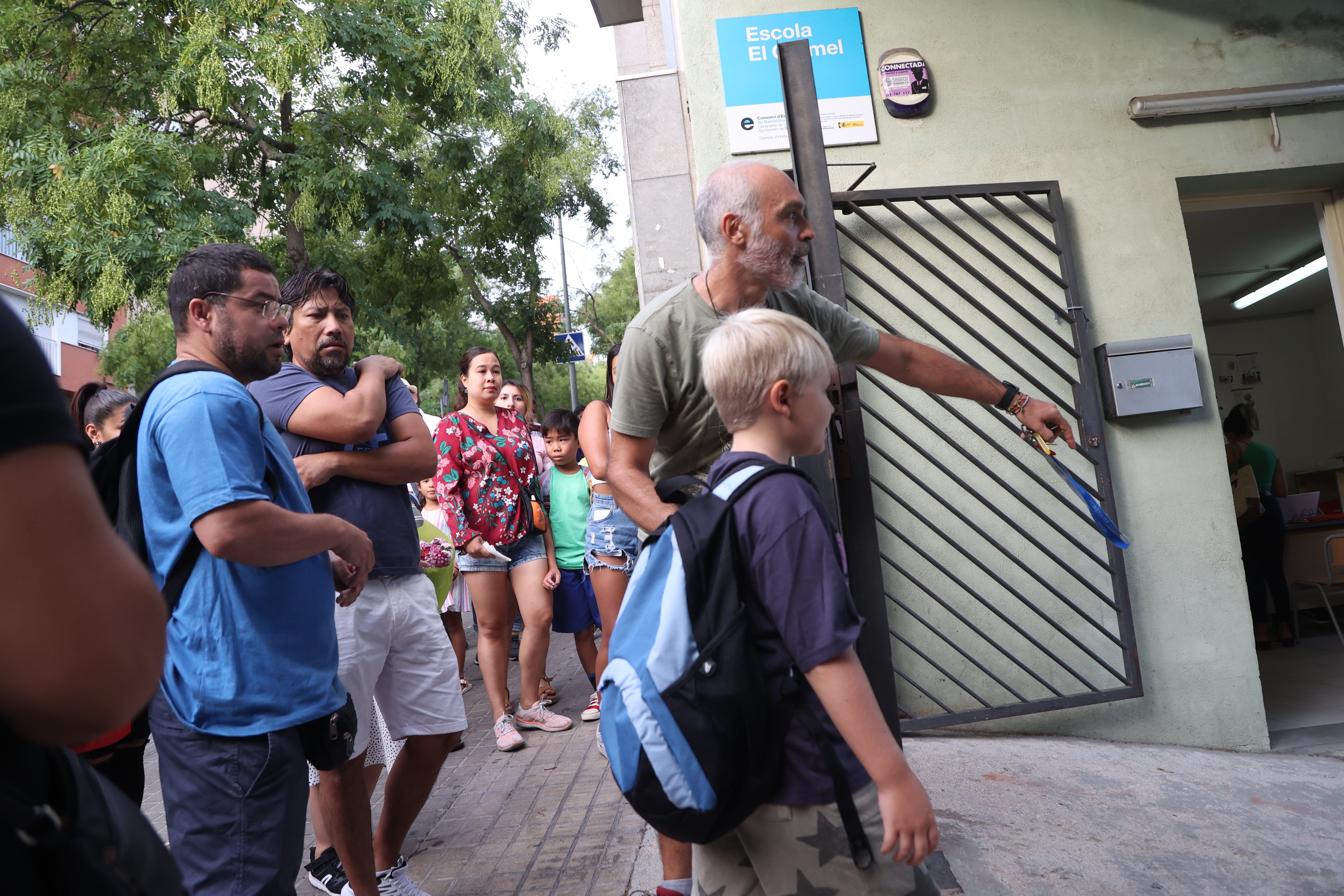 Com preparar el teu fill o filla per al primer dia d'escola (i evitar el drama)?