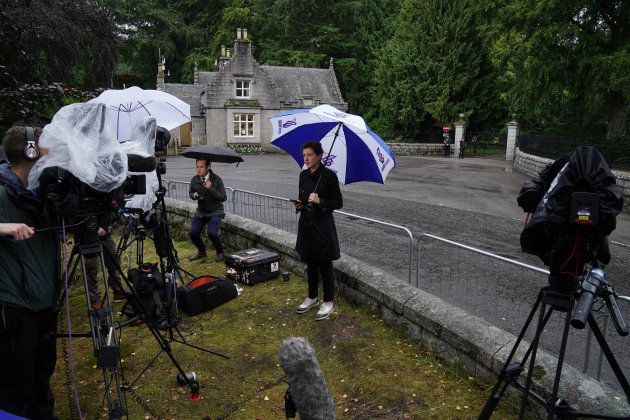 Periodistas castillo Balmoral reina Elisabet II / Europa Press