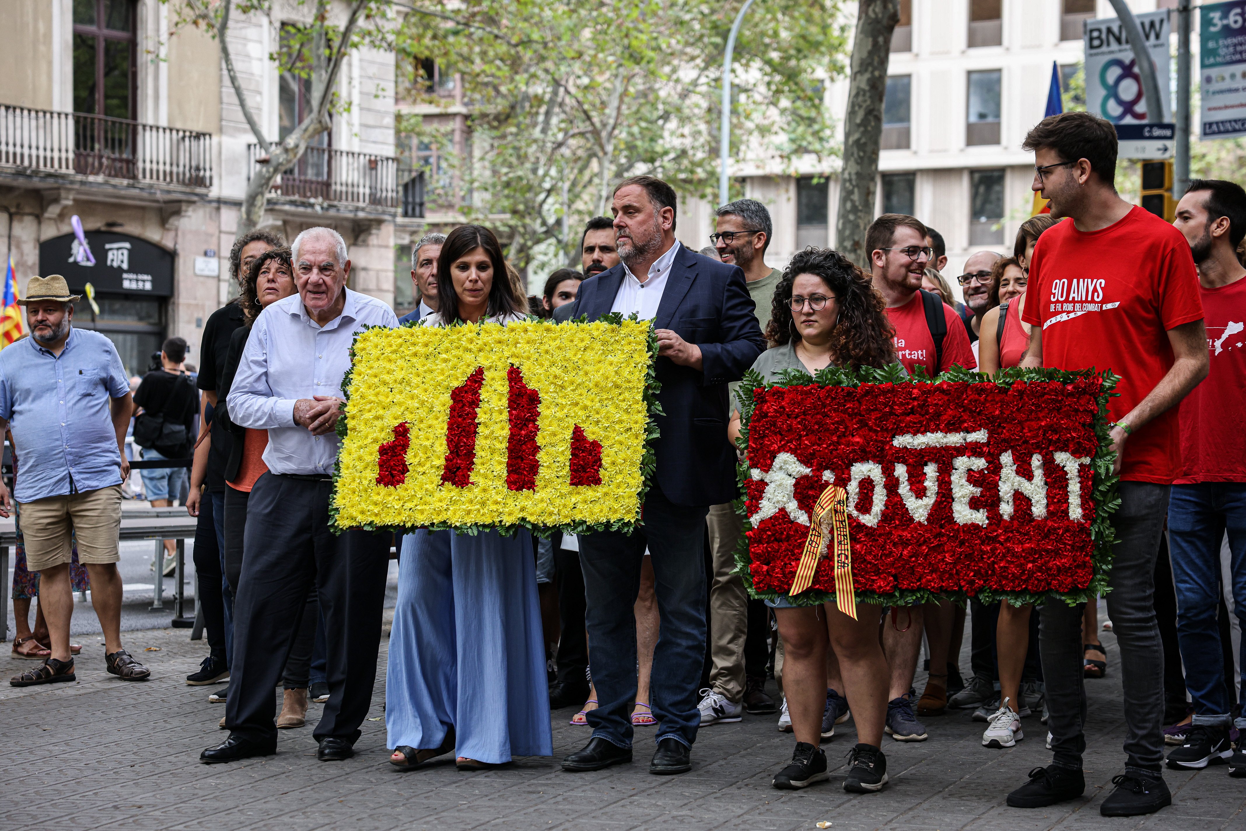 Ofrena floral de Esquerra Repblicana al monument de Rafael Casanova / Foto: Jordi Borràs / ACN