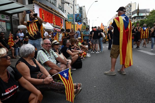 Diada nacional Catalunya avinguda paral·lel ambient teatre estelada / Foto: Eva Parey