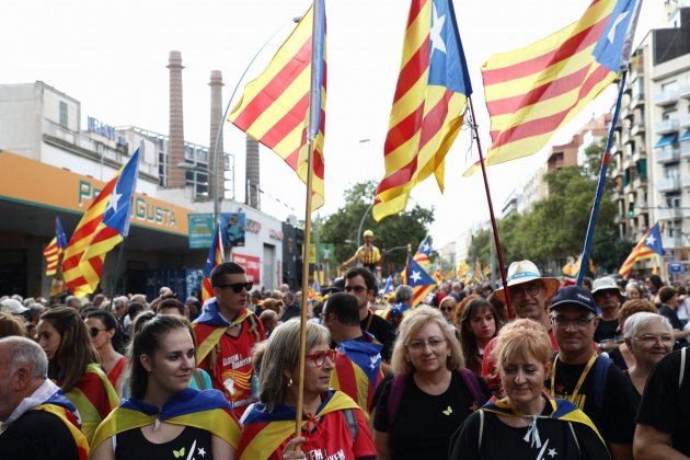 Diada nacional Catalunya avinguda paral·lel ambient tres ximeneies drassanes / Foto: Eva Parey