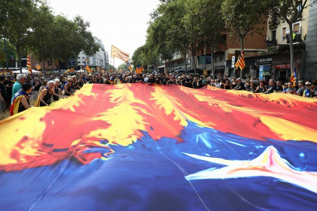 Diada nacional Catalunya avinguda paral·lel ambient estelada gegant / Foto: Eva Parey