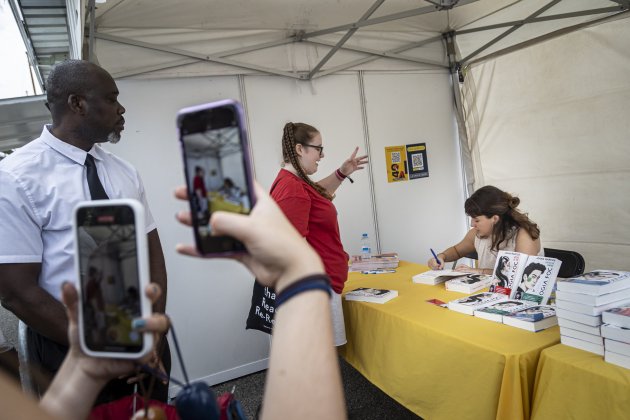 setmana del llibre en català signatures / Foto: Montse Giralt