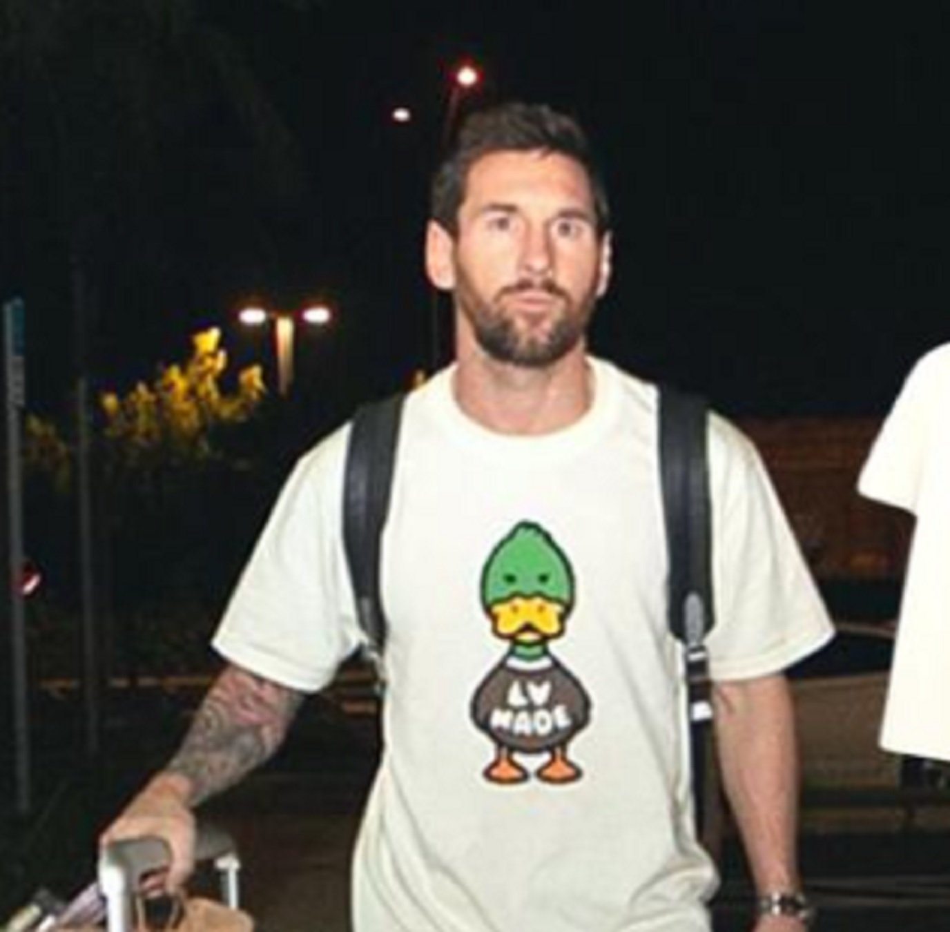 REMERA PATO DUCK LV MADE VUITTON MESSI - ByV Ropa Informal