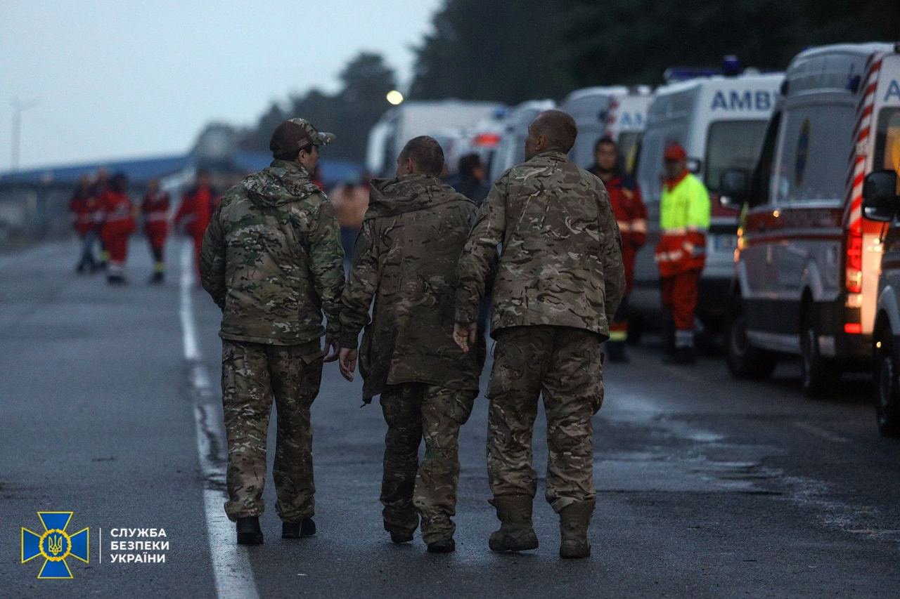 L'intercanvi més gran de presoners fins ara: Medvedtxuk per "herois" d'Azov