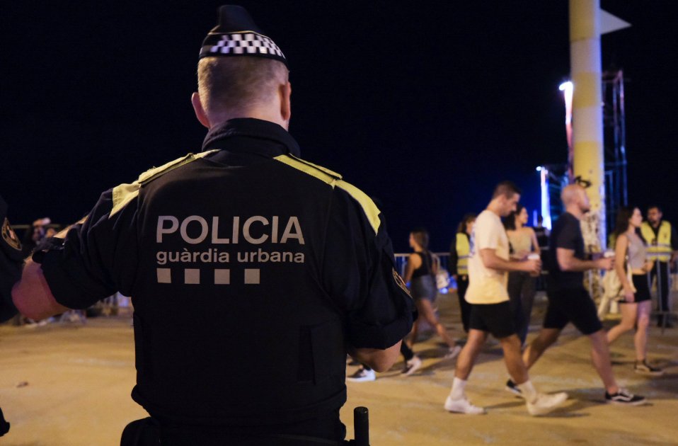 Mercè 2022 Bogatell Guardia Urbana botellons / Foto: Carlos Baglietto