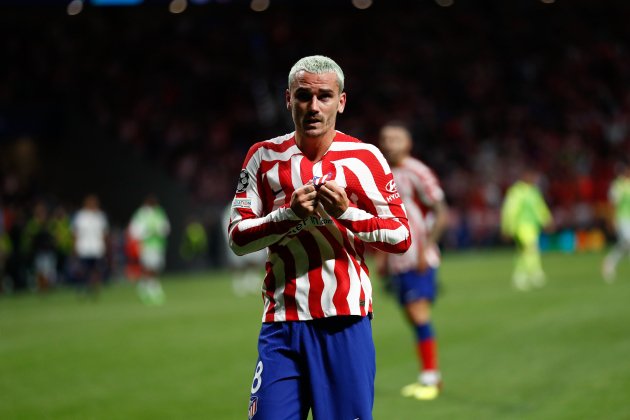 Antoine Griezmann escudo Atlético de Madrid / Foto: Europa Press