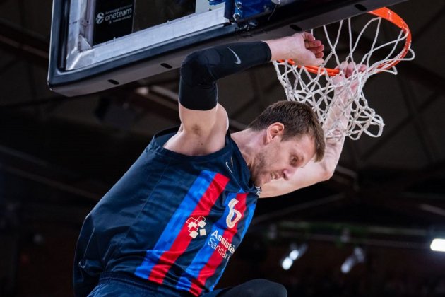 Jan Vesely mate Barça Real Madrid Clásico Euroliga / Foto: @FCBbasket