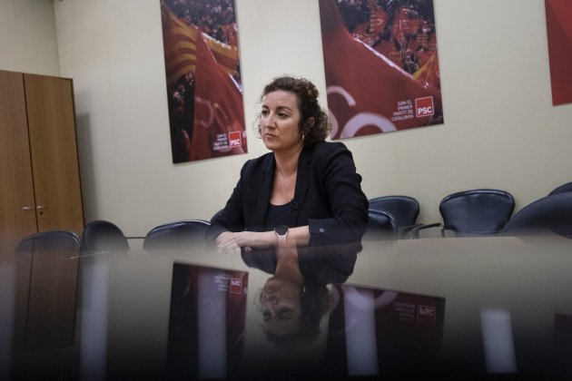 Entrevista|Vislumbrada diputada del PSC, Alicia Romero reflejo / Foto: Carlos Baglietto