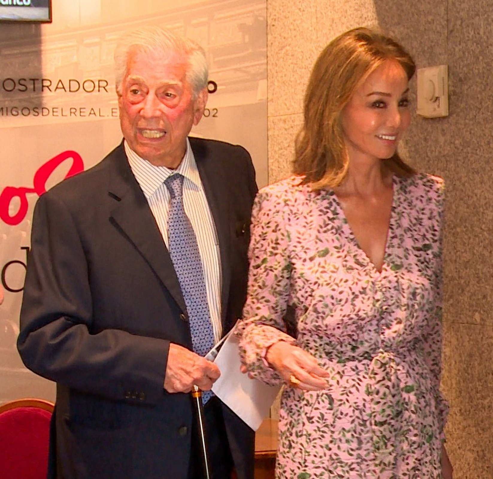 Mario Vargas Llosa con Isabel Preysler sonrisa forzada GTRES