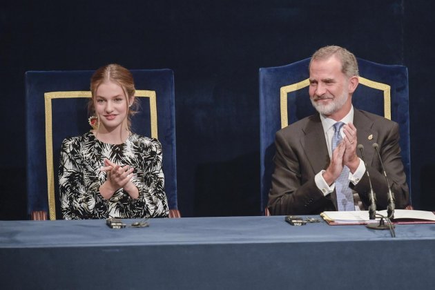 Princesa Leonor y el rey Felipe VI a la entrega de los Premios Princesa de Asturias / EFE