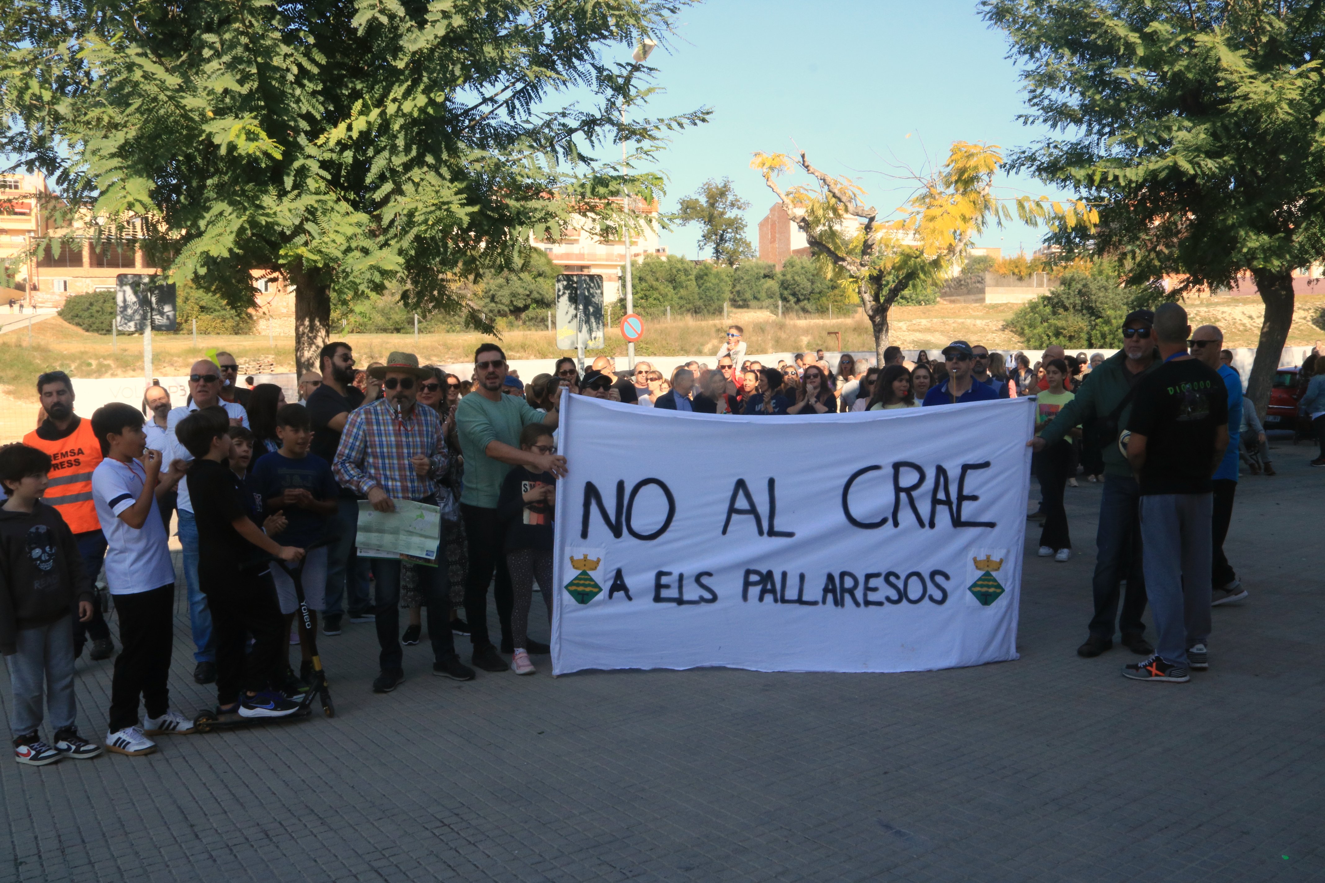 Concentració en contra d'un centre de menors tutelats al Tarragonès