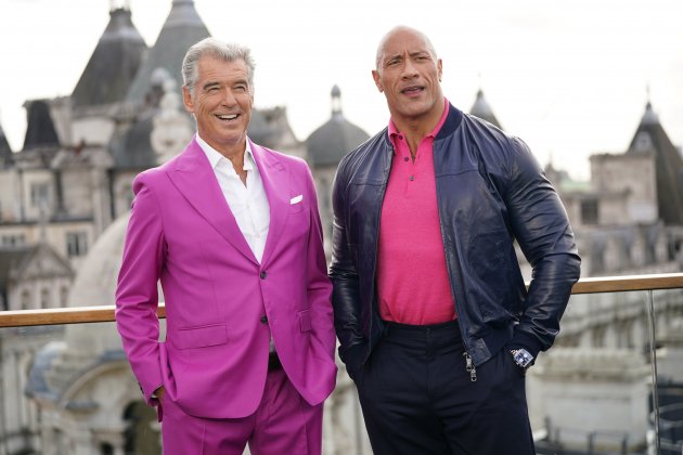 Pierce Brosnan cono Dwayne Johnson Europa Press