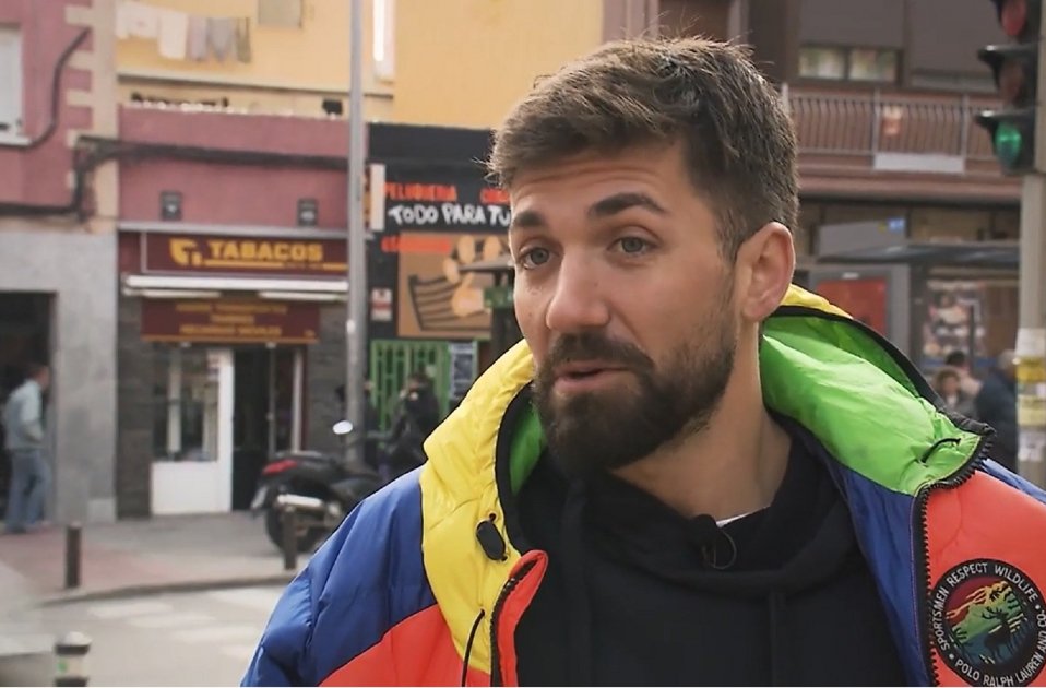 Alejandro albalá en su estanco de Carabanchel Telecinco