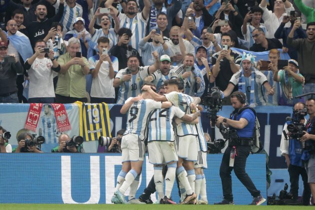 Jugadores Argentina celebran gol afición Mundial Qatar / Foto: EFE