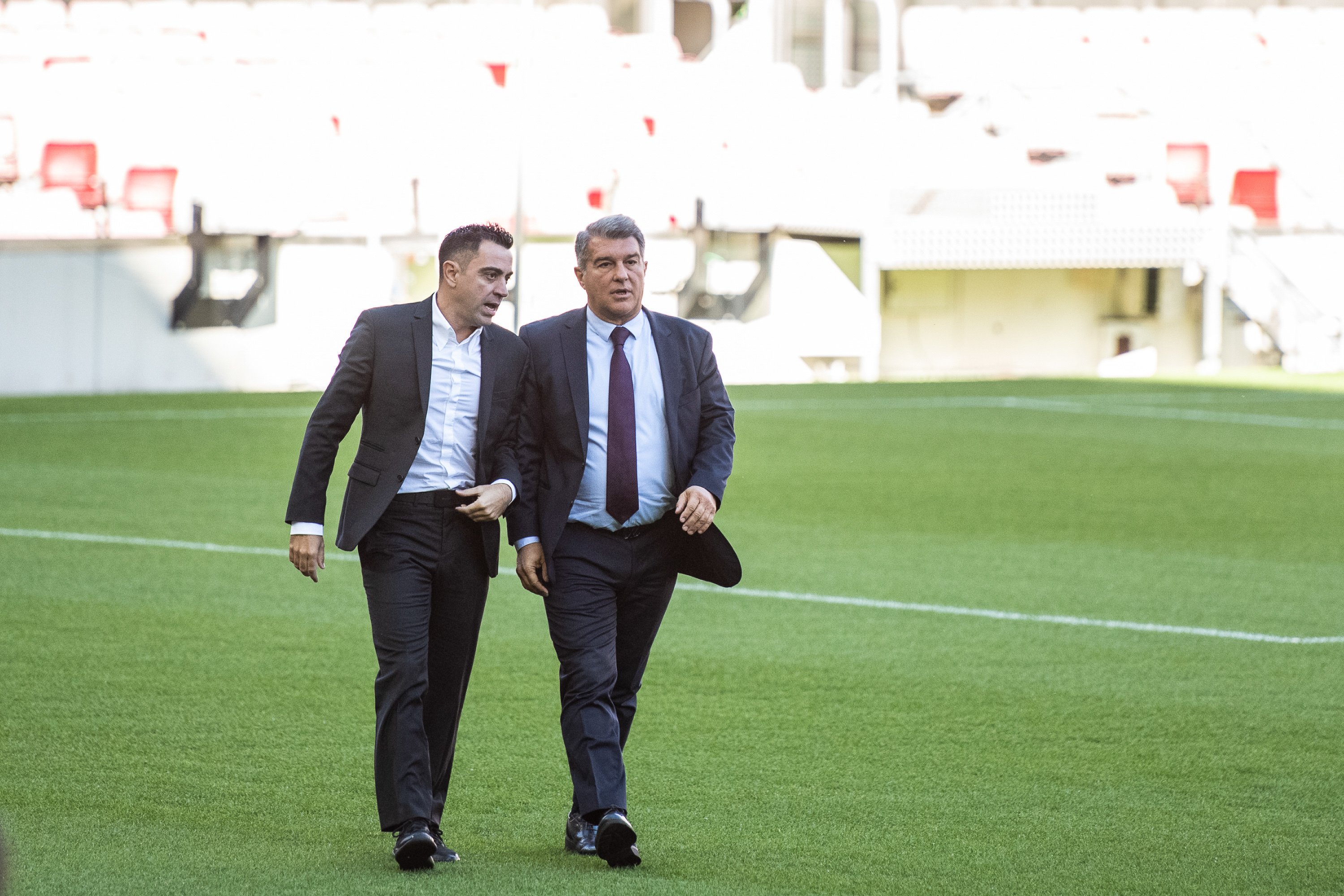El Barça hace oficial la destitución de Xavi Hernández