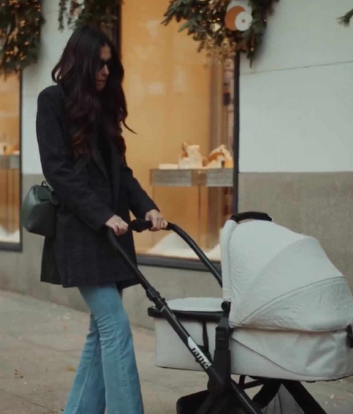 Lídia Torrent, toqueteando el carrito   IG