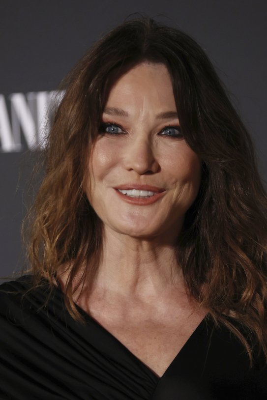 Carla Bruni operada 2022 GTRES