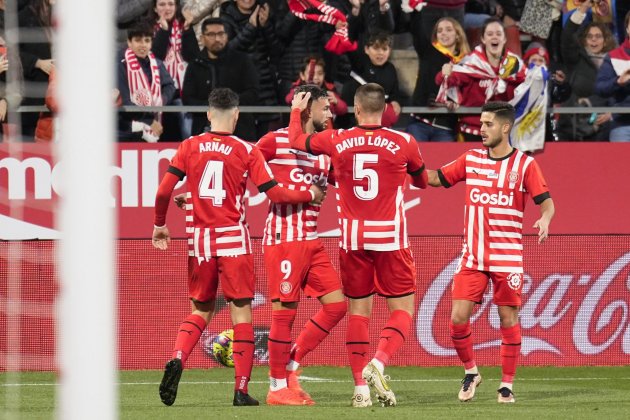 Jugadores Girona celebran gol Taty Castellanos / Foto: EFE