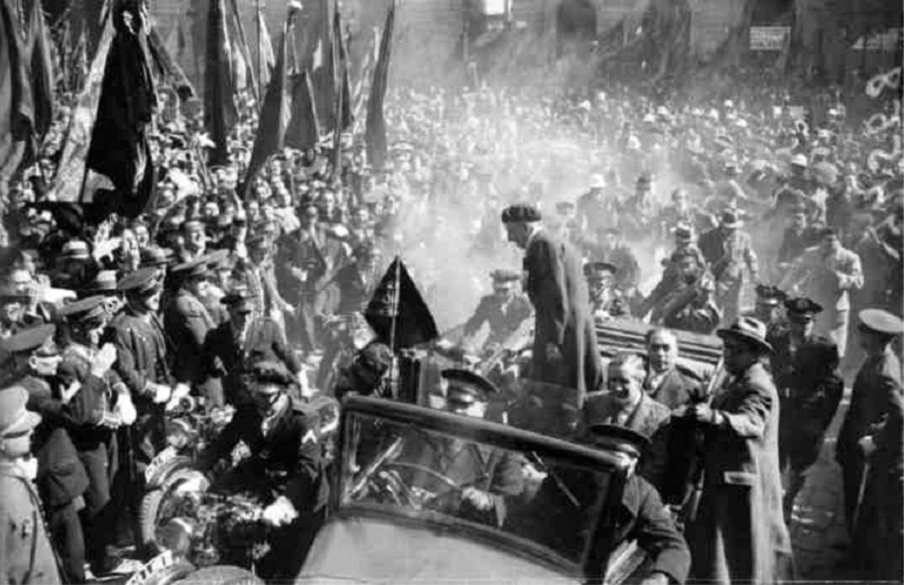 El president Companys arriba a Catalunya per a restaurar l'autogovern (març, 1936). Font Arxiu Nacional de Catalunya