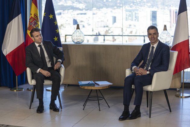 pedro sánchez y emmanuel macron cimera hispanofrancesa Montser Giralt