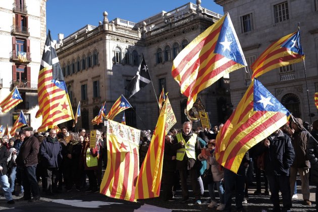 manifestación esteladas cumbre hispanofrancesa carlos baglietto